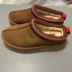 Brand New Tazz Platform Ugg slippers. Women’s Size 5.